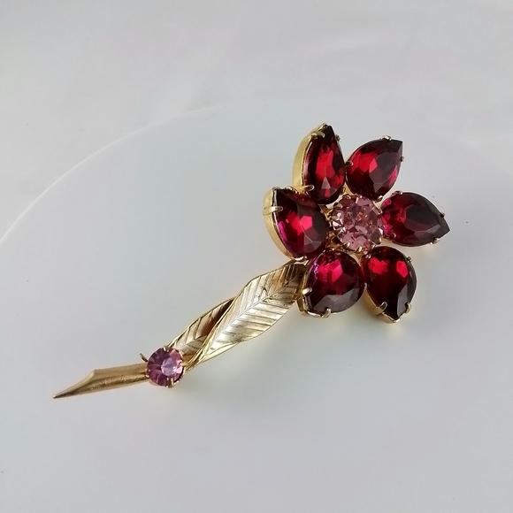Vintage Red and Pink Rhinestone Goldtone Flower Brooch - Picture 3 of 4